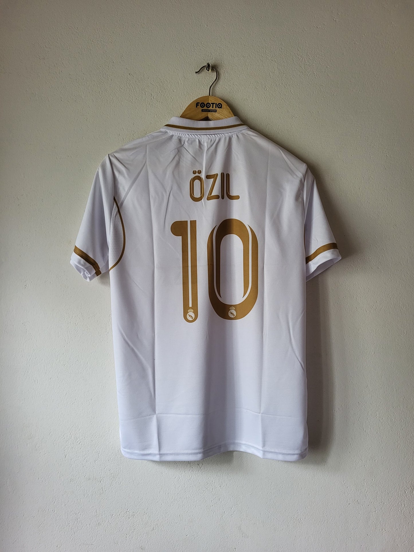 OZIL REAL MADRID HOME KIT 2011-12 COLLAR SUBLIMATION