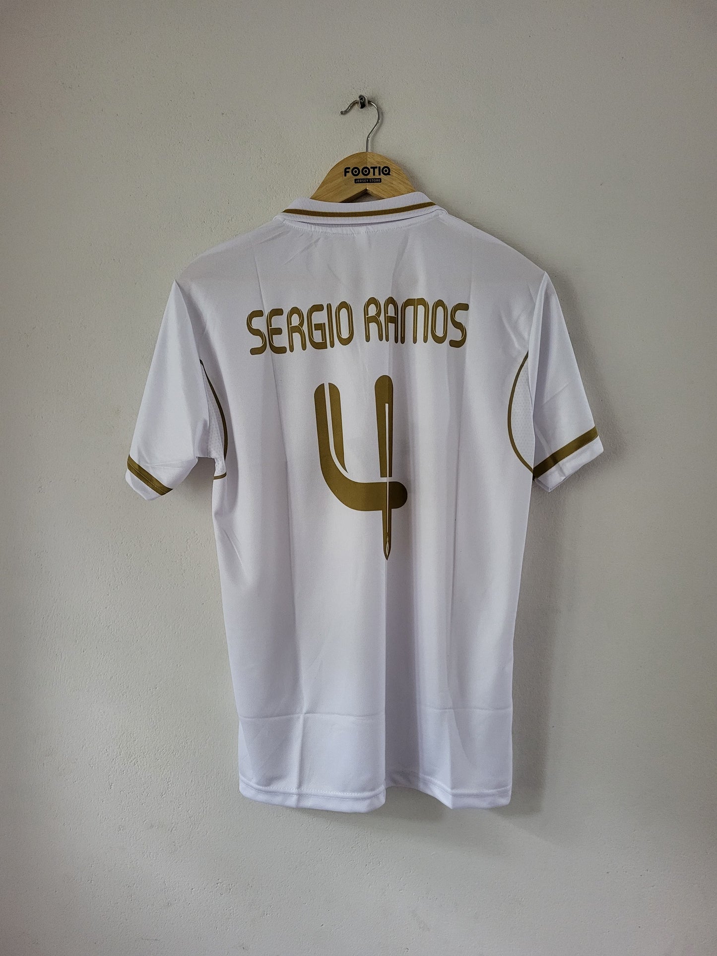 S RAMOS REAL MADRID HOME KIT 2011-12 COLLAR SUBLIMATION