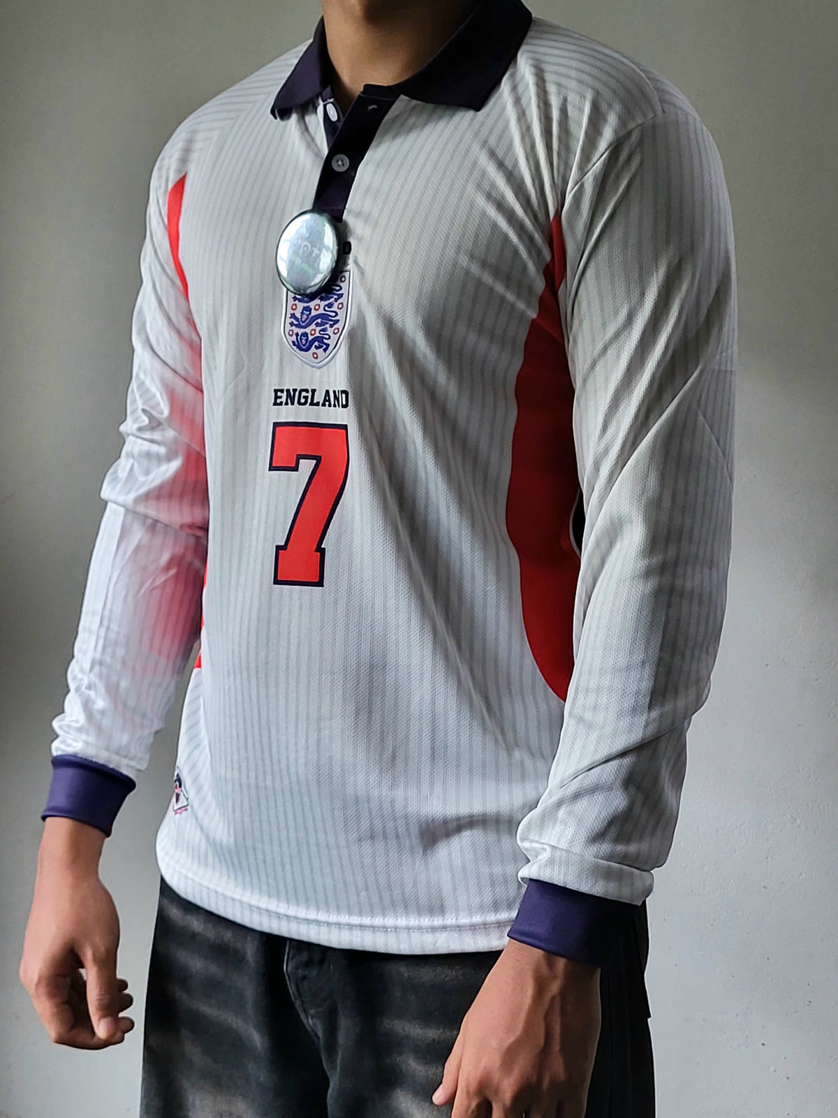 BECKHAM ENGLAND HOME KIT 1998 COLLAR FULL SLEEVE PREMIUM EMBROIDERY, Beckham trending full sleeve, white colour, most selling