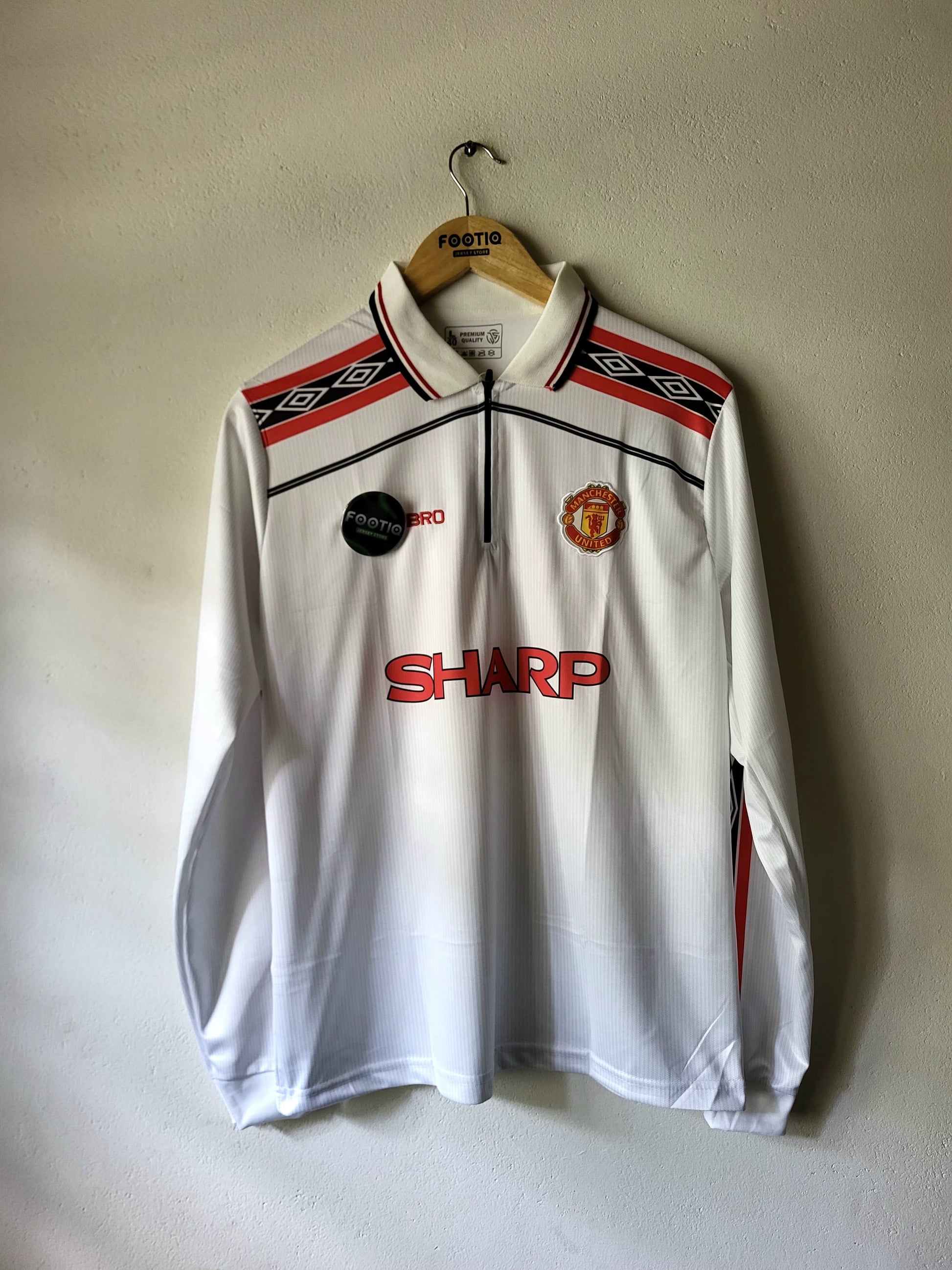 BECKHAM MAN UNITED AWAY KIT 1998-99 COLLAR ZIP FULL SLEEVE PREMIUM EMBROIDERY, white jersey, Beckham most selling Jersey 