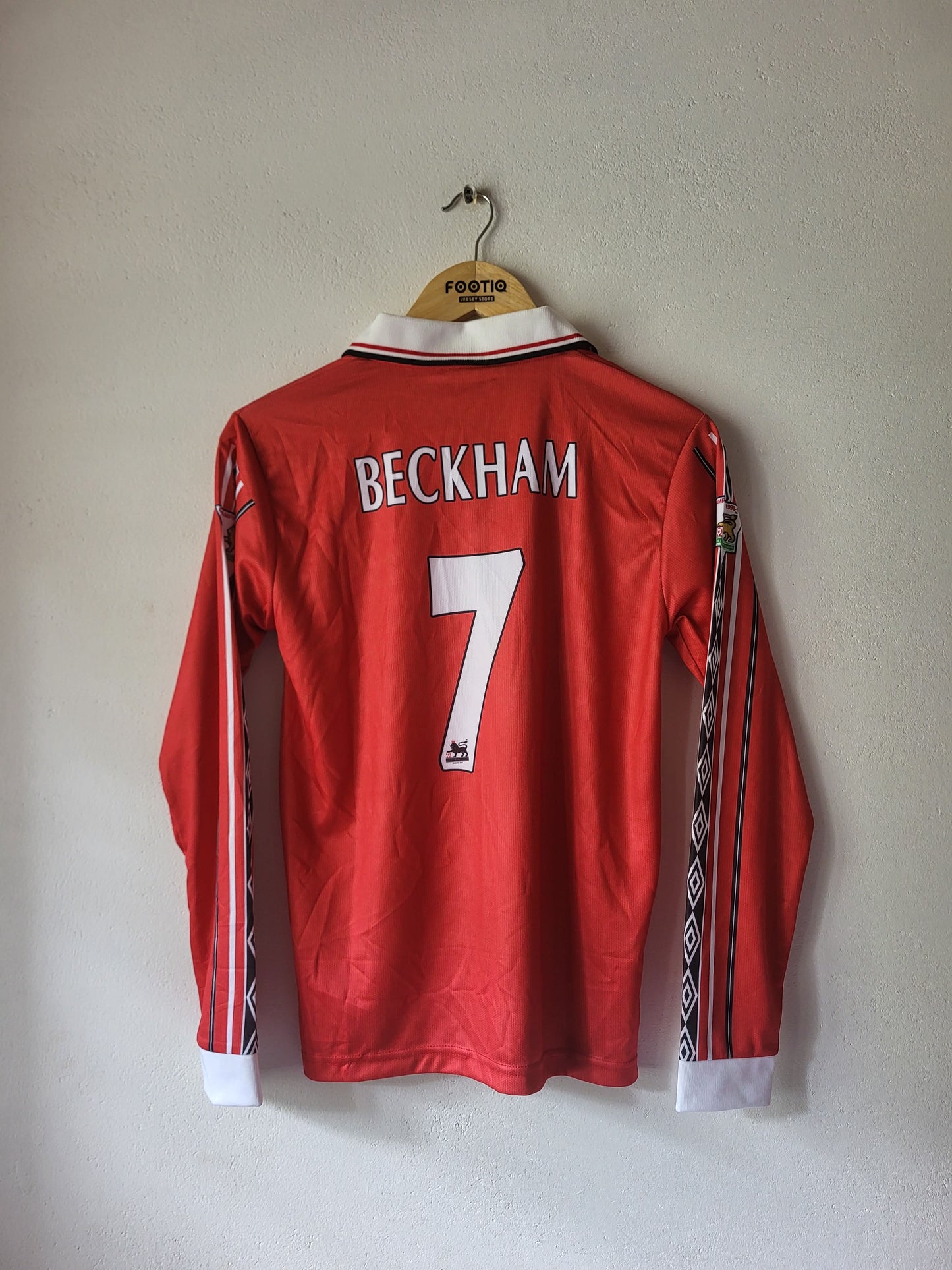 BECKHAM MAN UNITED HOME KIT 1998-99 COLLAR ZIP FULL SLEEVE PREMIUM EMBROIDERY