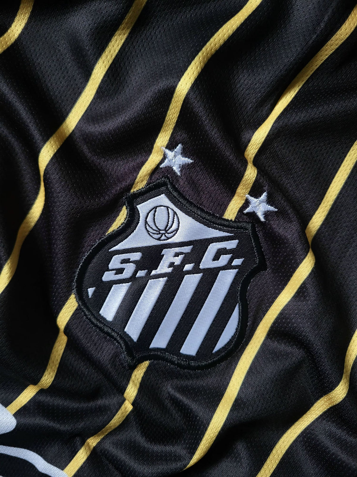 NEYMAR JR SANTOS FC CHARLIE BROWN JR  SPECIAL EDITION COLLAR PREMIUM EMBROIDERY, Neymar black five sleeve, Neymar Santos black jersey, Most selling Jersey, Neymar oversized jersey, legends, retro