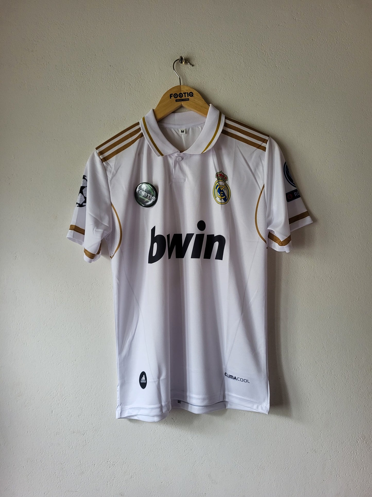 OZIL REAL MADRID HOME KIT 2011-12 COLLAR SUBLIMATION