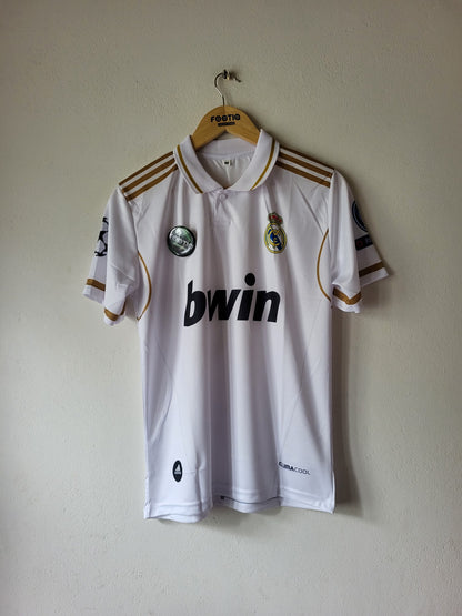 OZIL REAL MADRID HOME KIT 2011-12 COLLAR SUBLIMATION