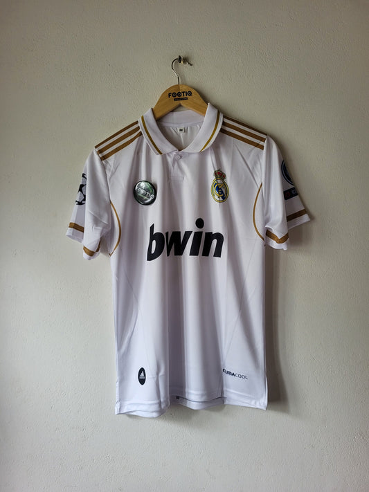 OZIL REAL MADRID HOME KIT 2011-12 COLLAR SUBLIMATION