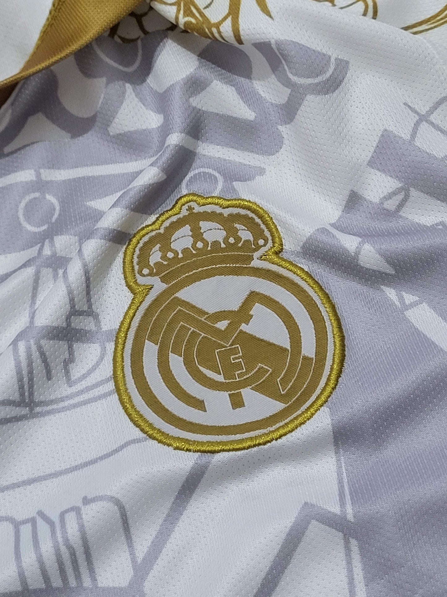REAL MADRID SPECIAL EDITION PREMIUM V NECK EMBROIDERY